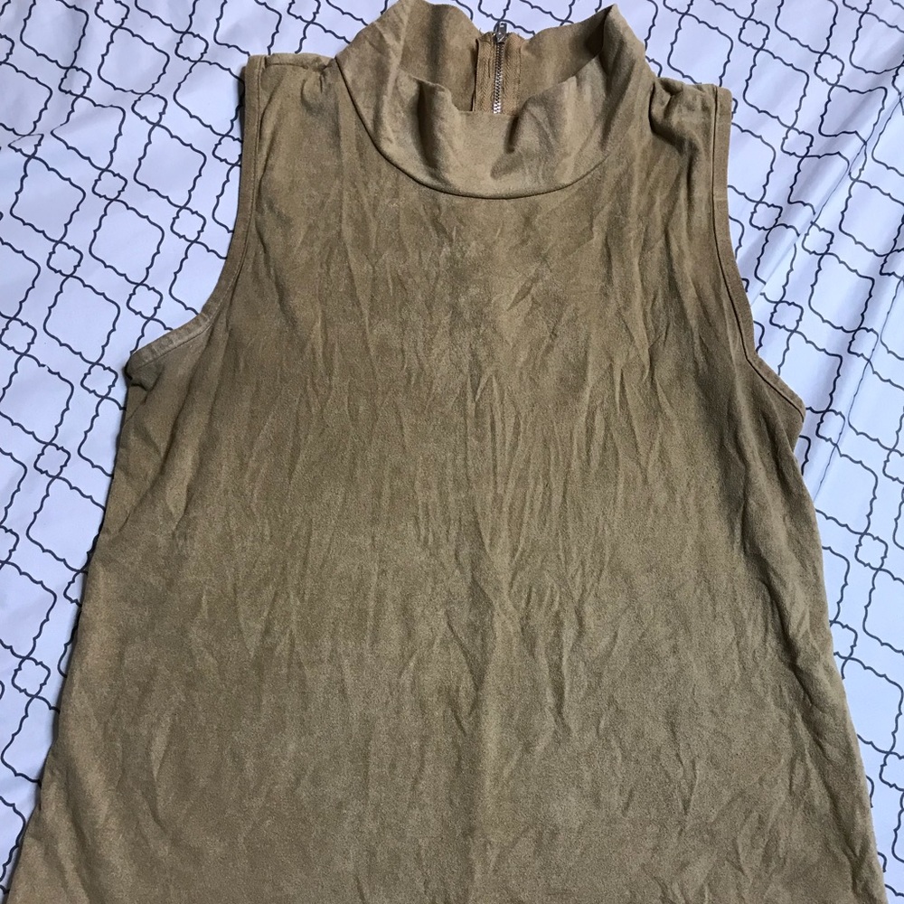 TAN TURTLE NECK ZIPPER IN BACK